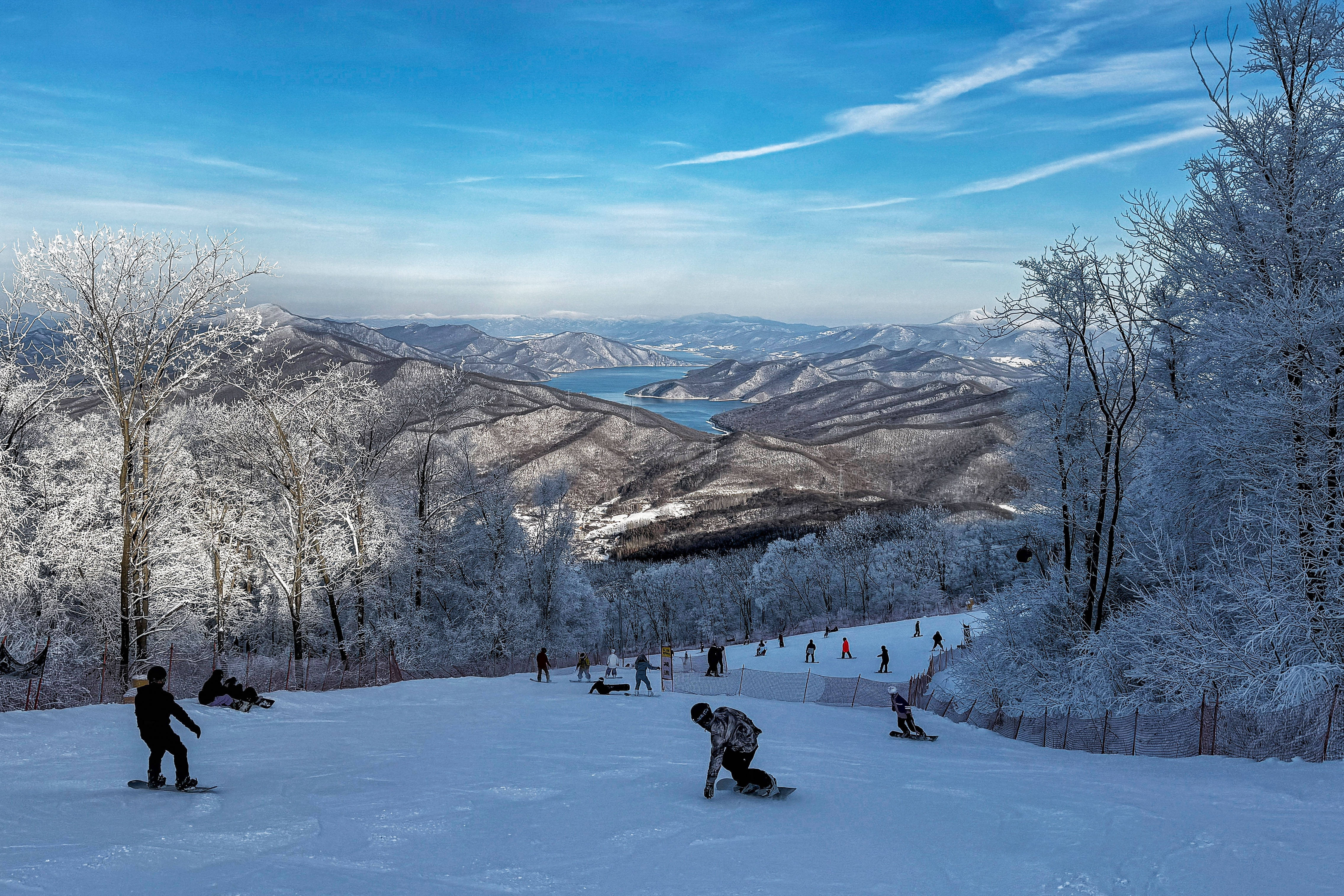 长白山西坡野雪滑雪场图片