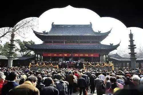 相传,钱镠有二十多个儿子,每个儿子在不同的地区开枝散叶.