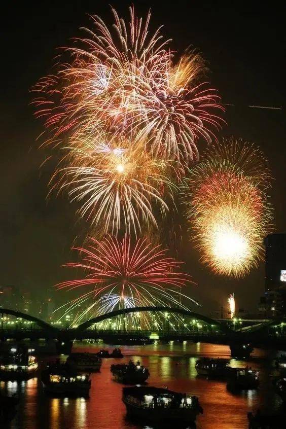 【摄影讲评】用手机如何抓拍绚丽多彩的烟花 第2531讲?