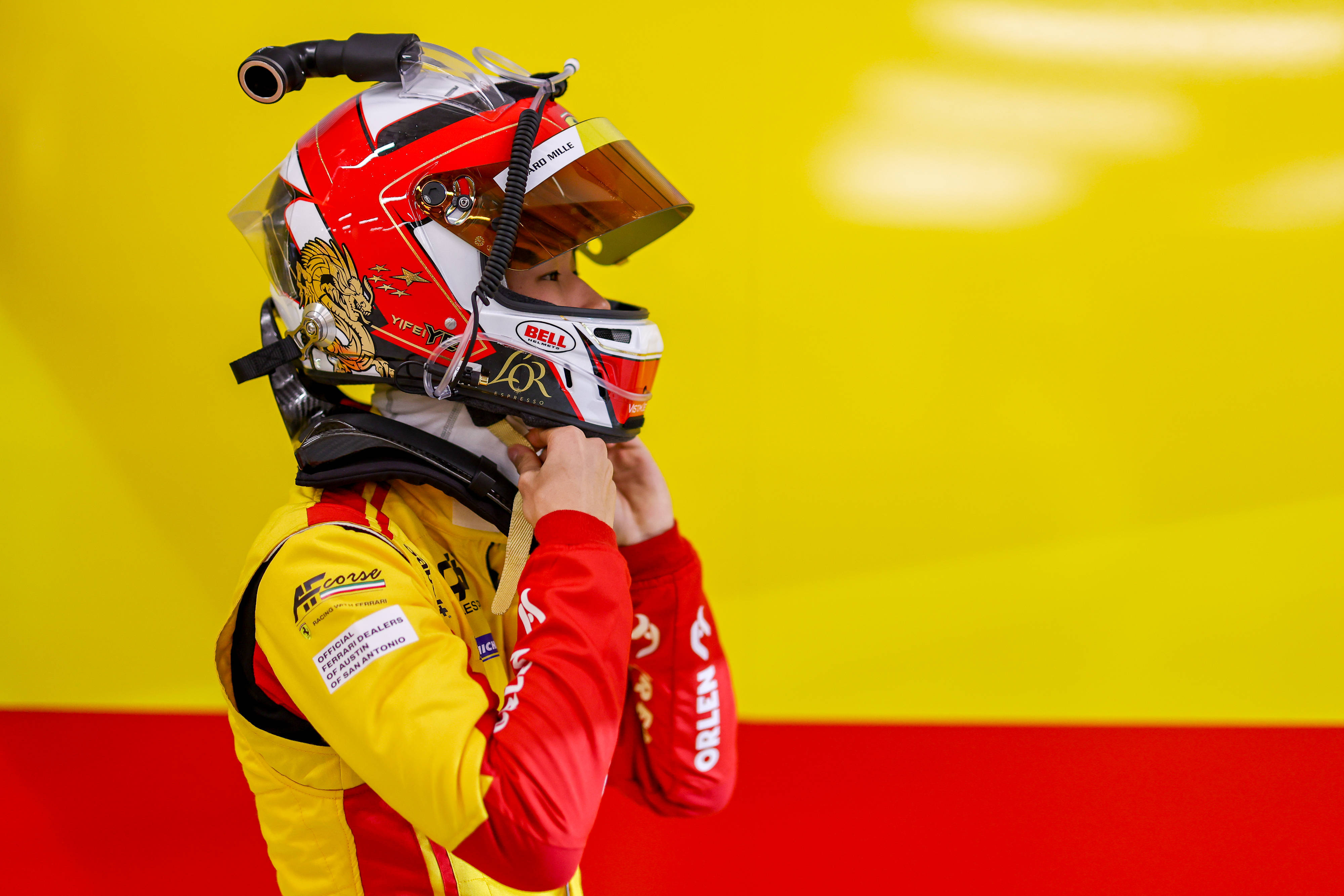 赛车——世界耐力锦标赛:叶一飞亮相季前测试赛_新华社_中国_进行