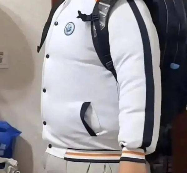 刚开学,杭州妈妈就愁了!不能好好过个冬吗?_校服_孩子_女士