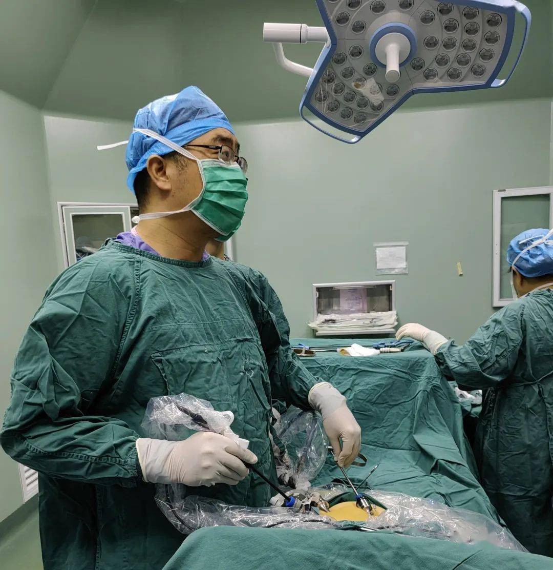 真的是担心什么就来什么,近日老人再次出现右侧腹股沟包块突出后无法