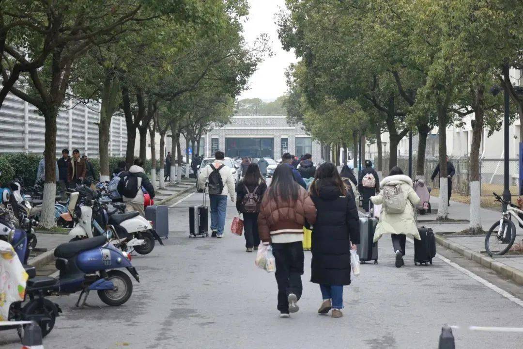 高校开学季!来看校园与学子的"双向奔赴"