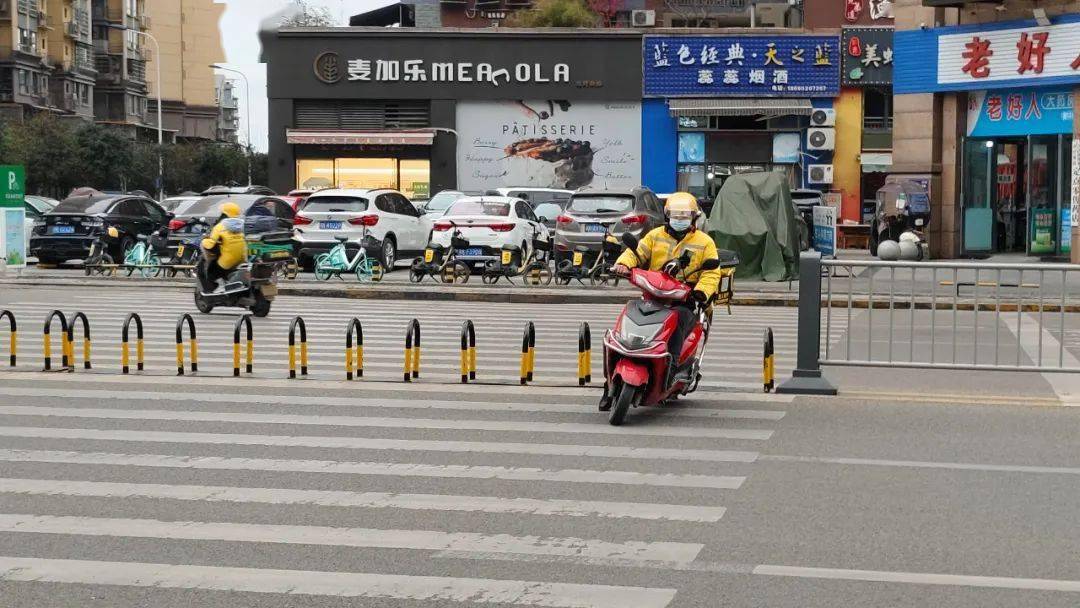 不在停止线内等候03闯红灯02逆行01三轮摩托车,电动车使用后 不按