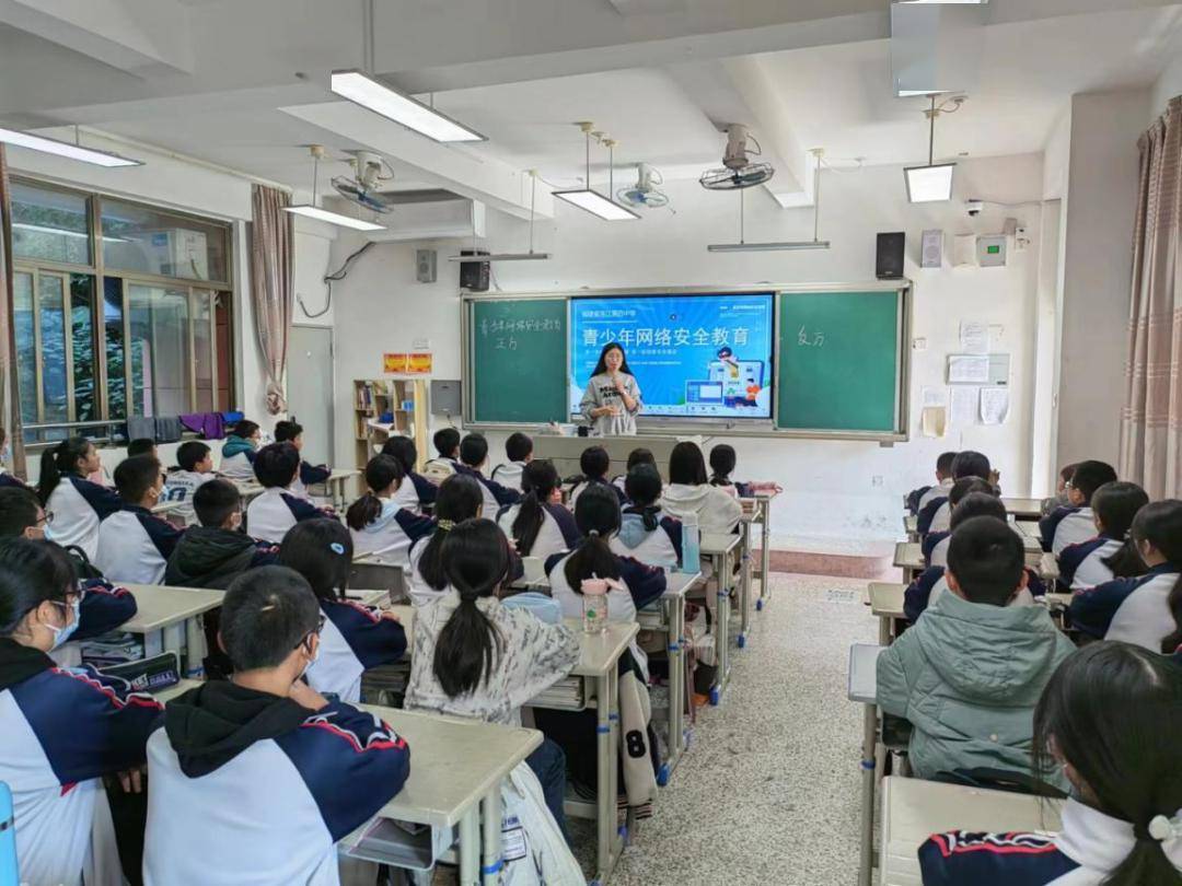 连江尚德中学老师图片