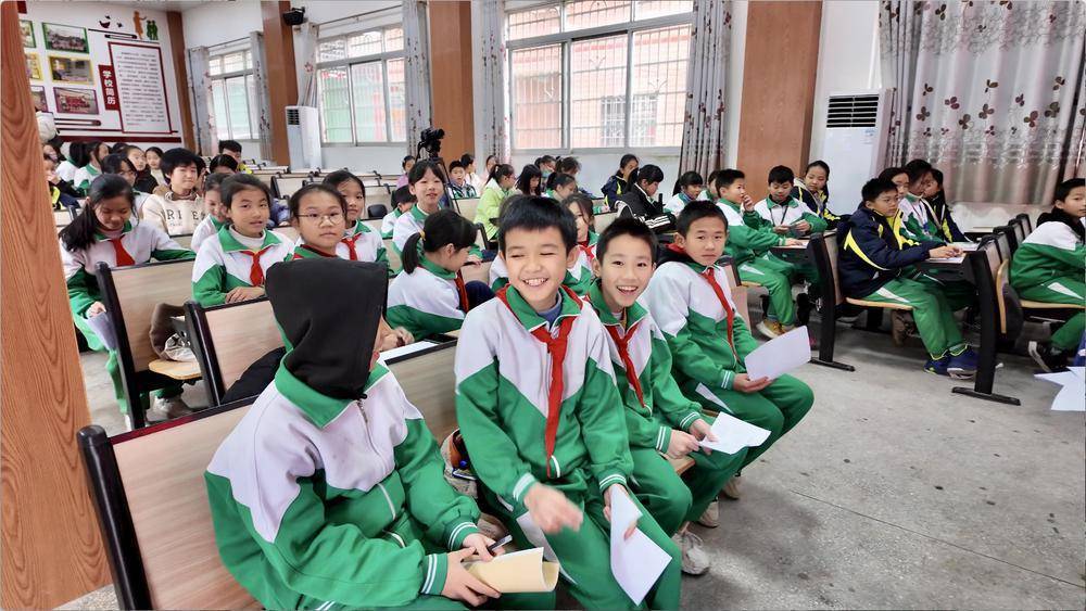 实施百千万工程,"花地新苗"作品集送到韶关翁城_文化_活动_乡村