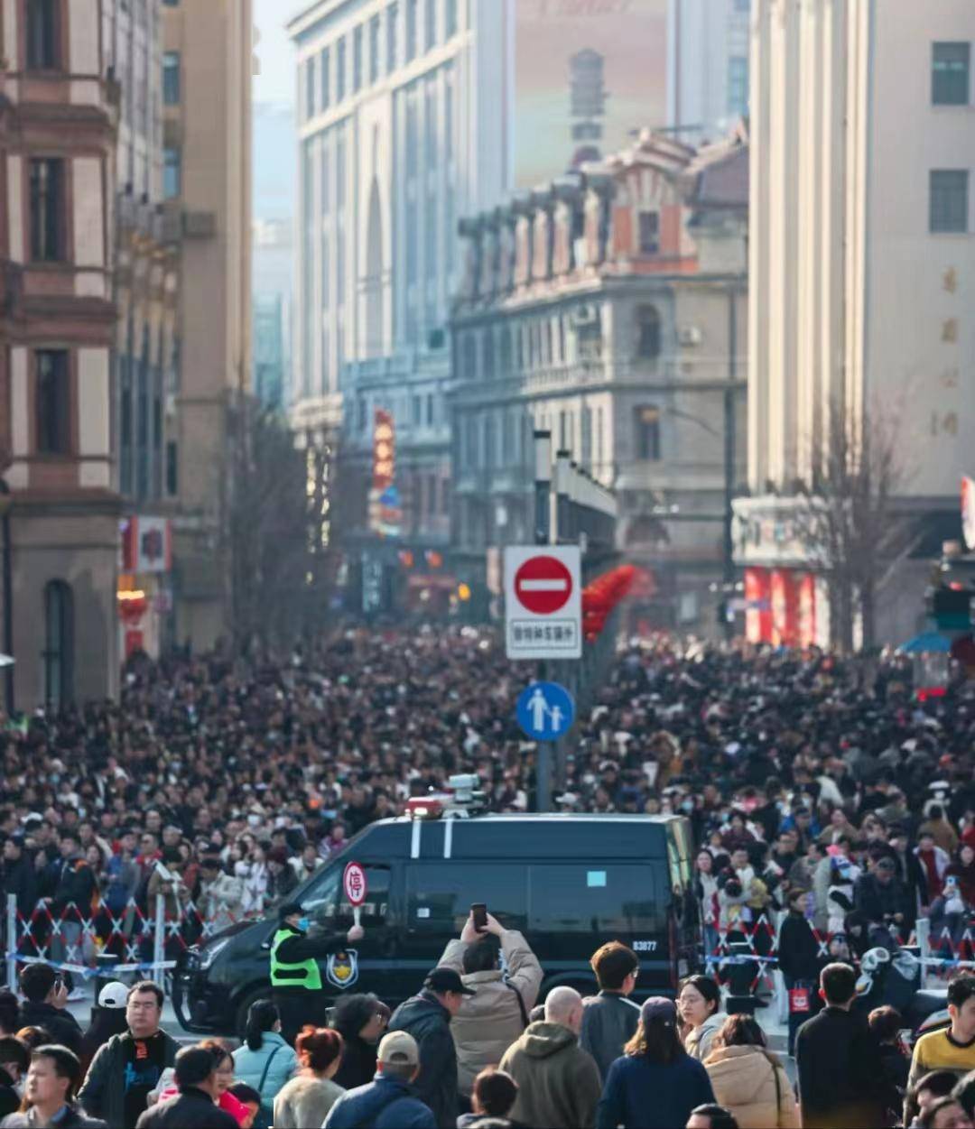 11万人次,茶颜悦色,果呀呀,墨茉点心局,费大厨辣椒炒肉……各种网红