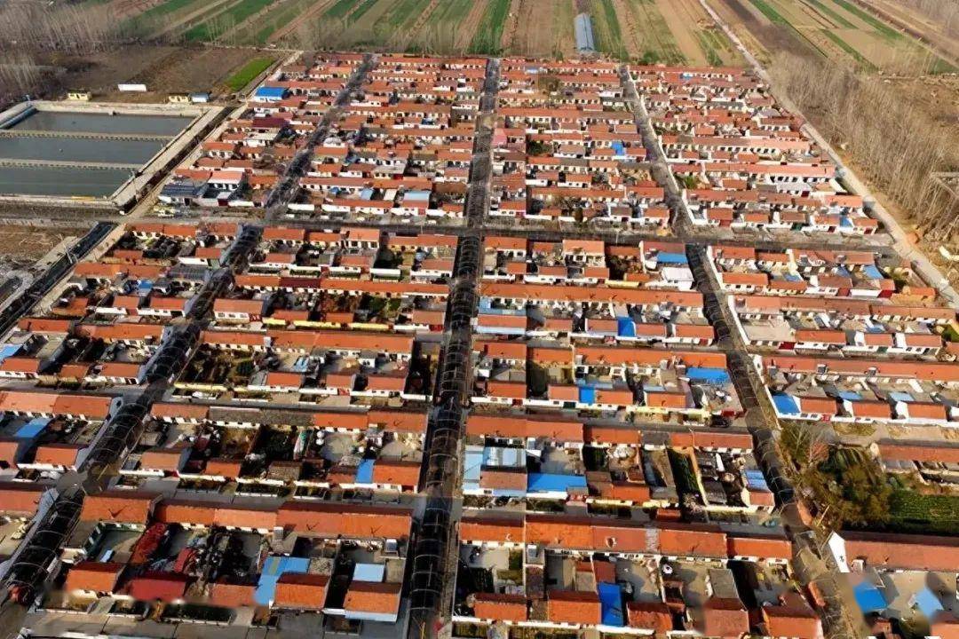 近期,齐齐哈尔拜泉县星火村成为了2024年首个实施合村并镇的村庄,农民