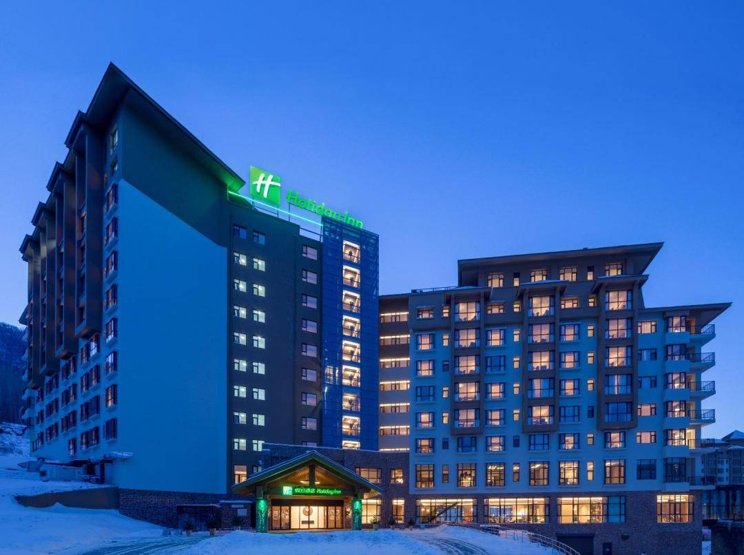 度假区度假配套完善,星级酒店林立,风格各异,特色鲜明.