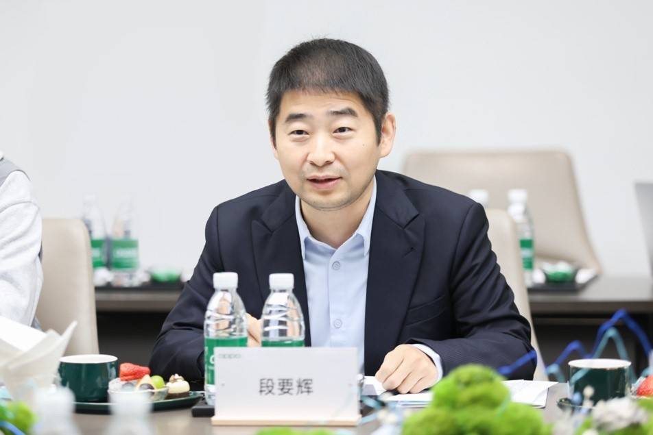 全国政协委员走进oppo:加快ai手机生态标准建设 打造通