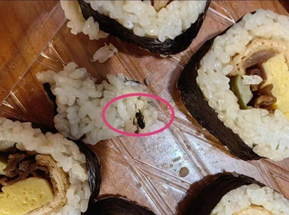 "3·15"小周爆料 | 山姆超市寿司里吃出昆虫,山姆称是"蜜蜂"拒不检测