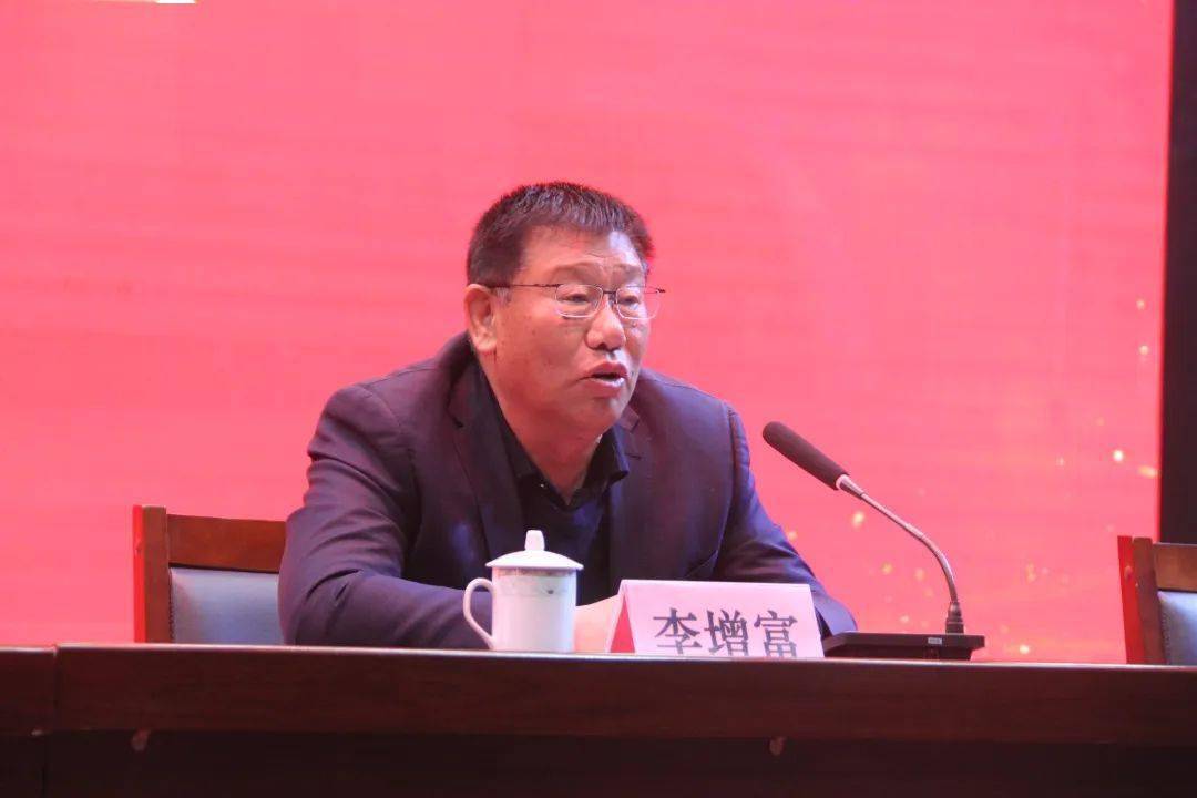 会后,平遥县消防队救援站指导员史建东为我们详细讲解了灭火器和消防