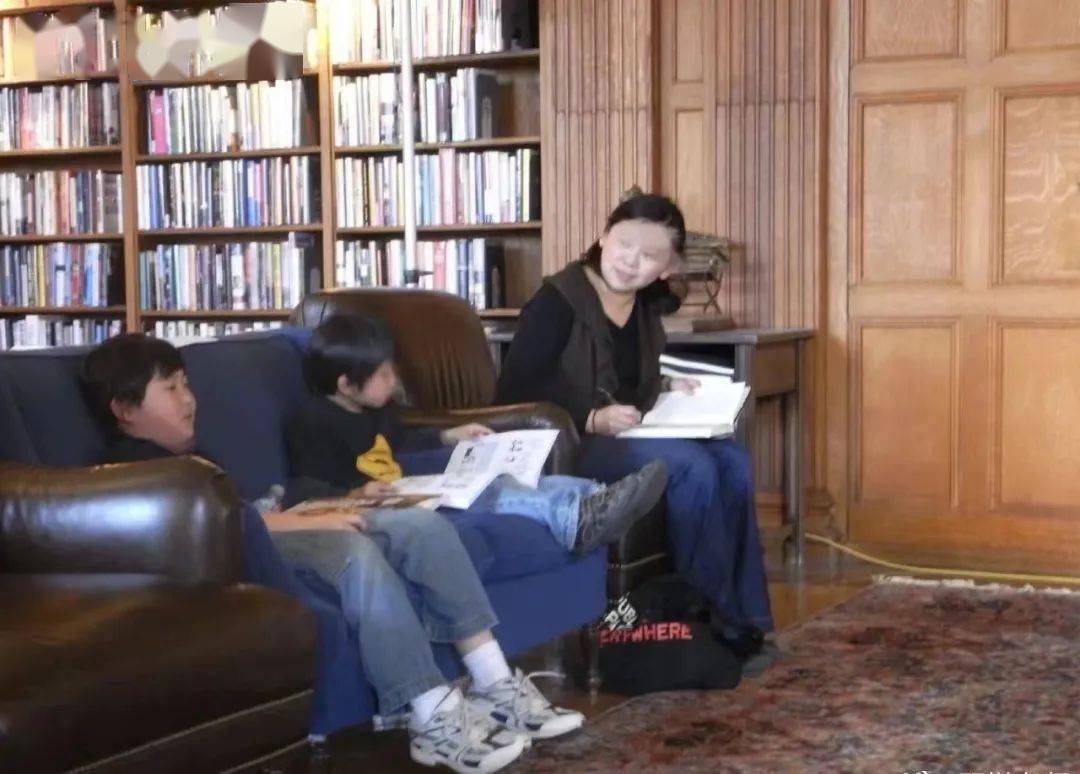 作者 | 刘娜来源 | 闲时花开id | xsha36970后女作家李翊云,19岁的小