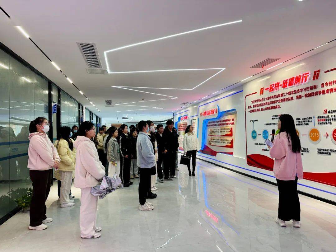 长汀县长汀团县委召开汀籍优秀学子寒假返乡新春座谈会,本次座谈会