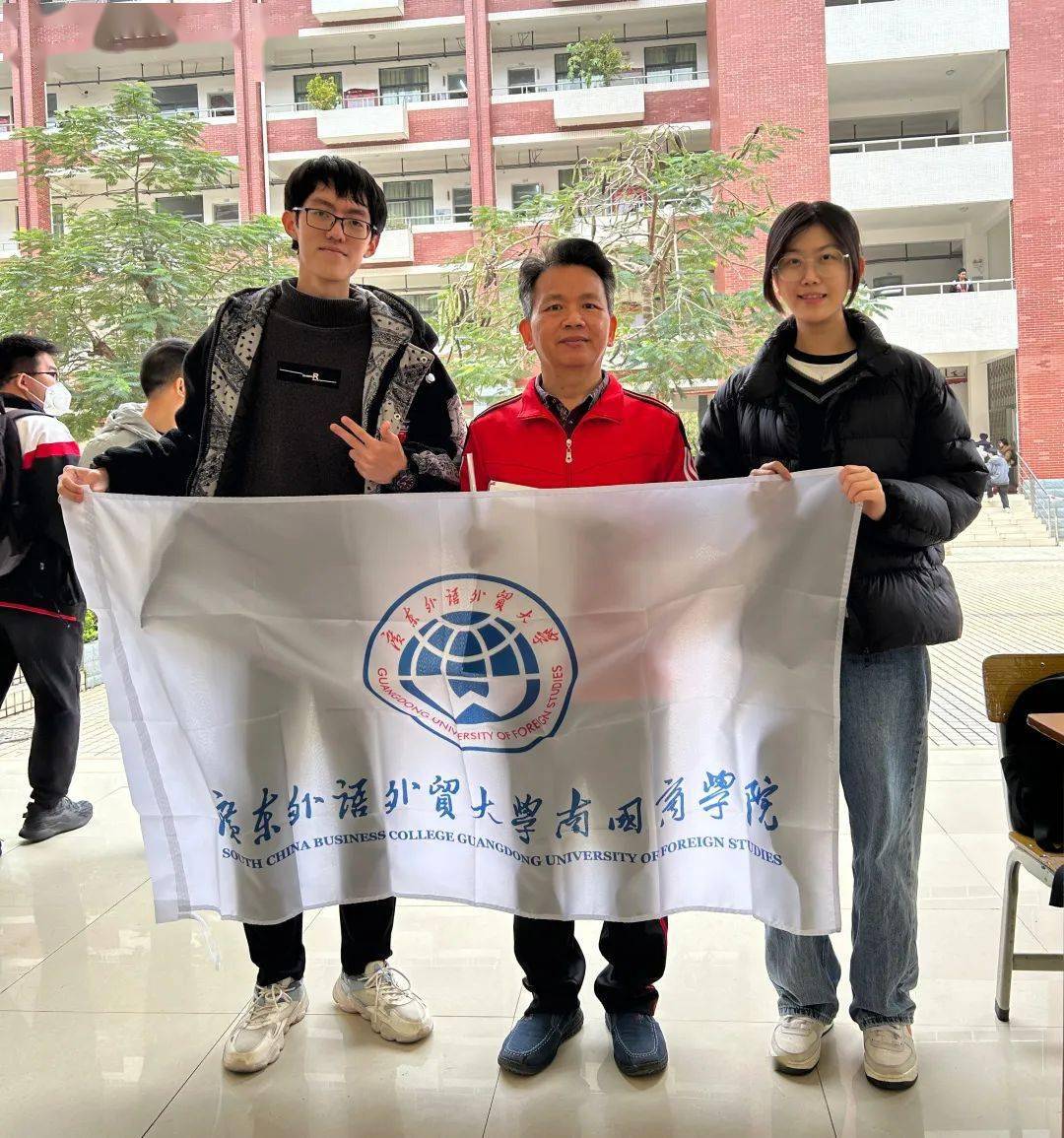 讲好南国故事 | 感恩母校行-回访茂名市第一中学_宣传_活动_学妹