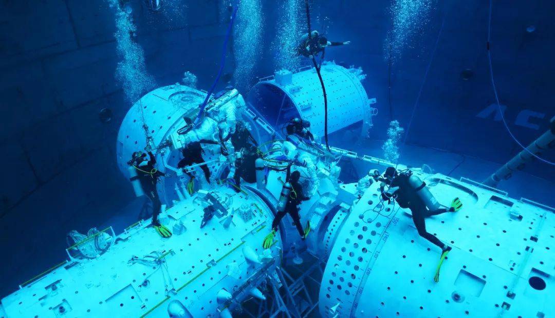 【中国精神】载人航天精神背后的故事_训练_发射_柳晗