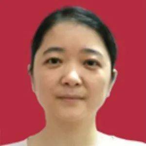 赡养家中的老人,这个勤劳朴实的女子就这样用柔弱的肩膀撑起了这个家
