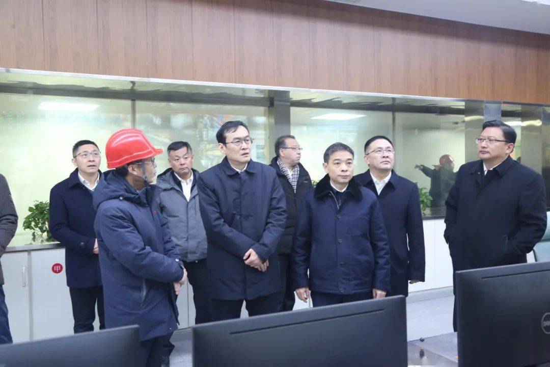 张宝才解旗陪同中国宝武领导在山钢调研,邹继新传达胡望
