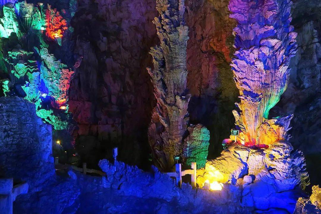 船游桂林一江四湖精华漓江,近距离欣赏象鼻山 ,冠岩 ,世外桃源 ,木