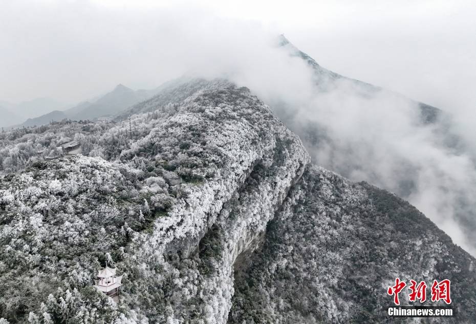 四川广安:春寒来临 华蓥山现"石崖雾凇"景观_视觉_中国