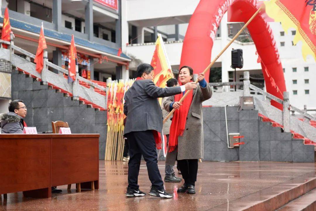 融水中学举行高考百日冲刺誓师大会,现场超燃!_成人_青春_高三