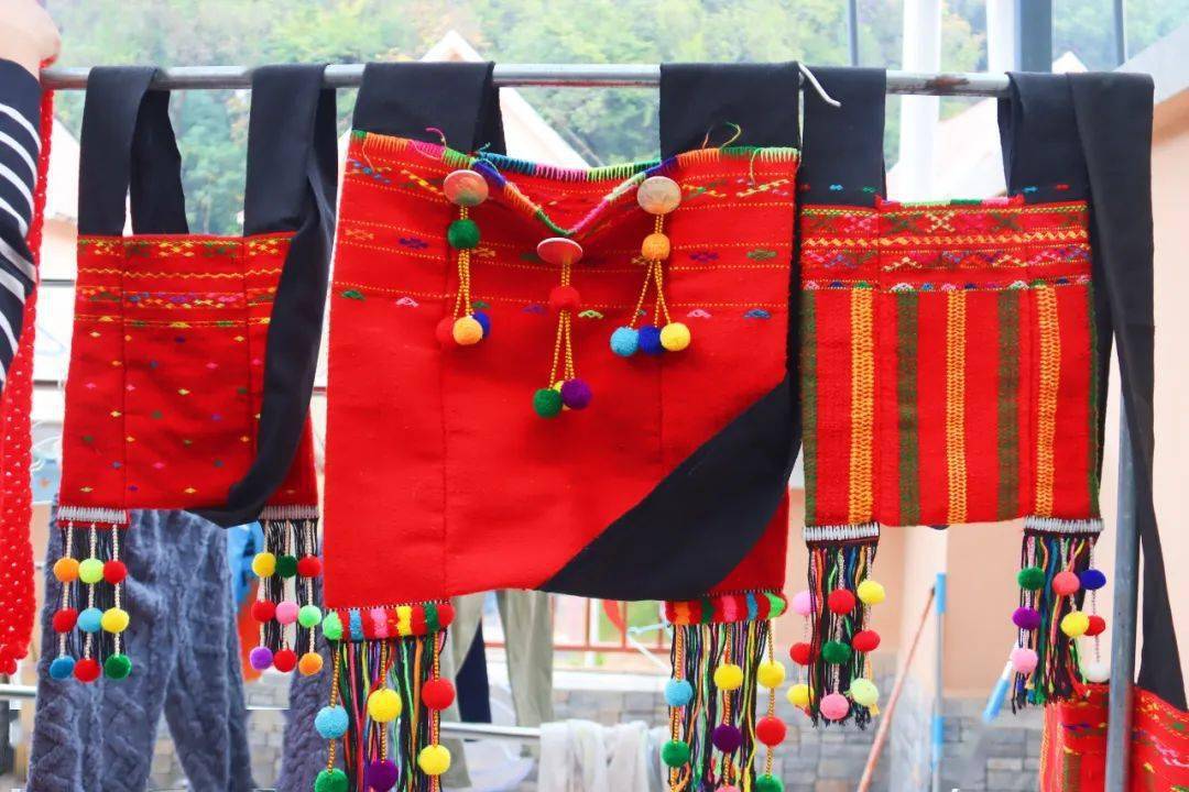 景颇族挎包:古老而精美的民族工艺品