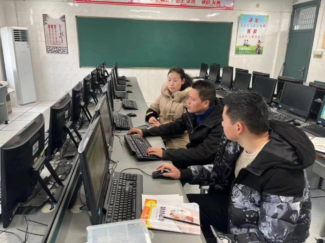 《花非花》,从古诗词的吟诵到歌曲的演唱,通过诵读,唱谱,画旋律线等