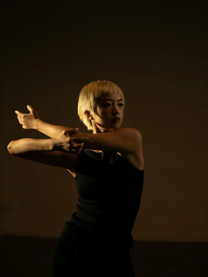 lab dance舞蹈工作室合作导师,谢欣舞蹈剧场合作导师.