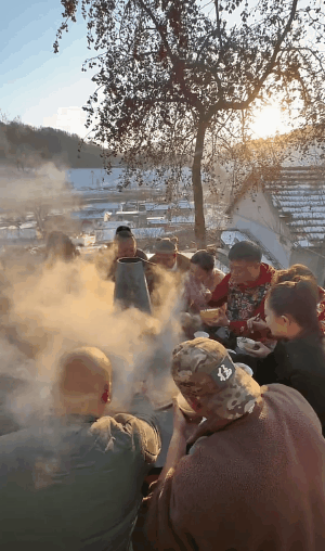 她是战狼版李子柒徒手能扛一头猪迷之吸引脆皮年轻人
