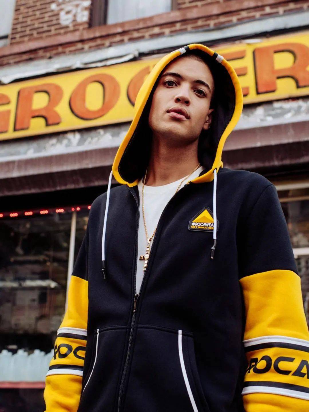 展开极具声量的合作,但比起 pharrell williams,kanye west,travis