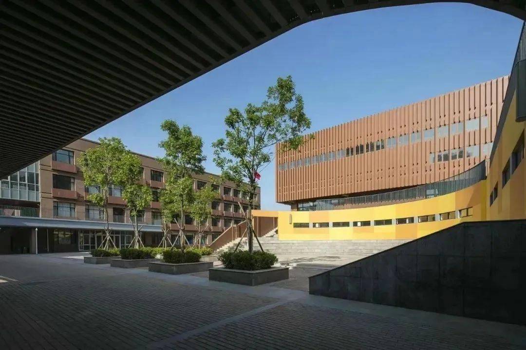 资讯槐荫区01济南阳光100中学济南阳光100中学位于阳光100国际新城,是