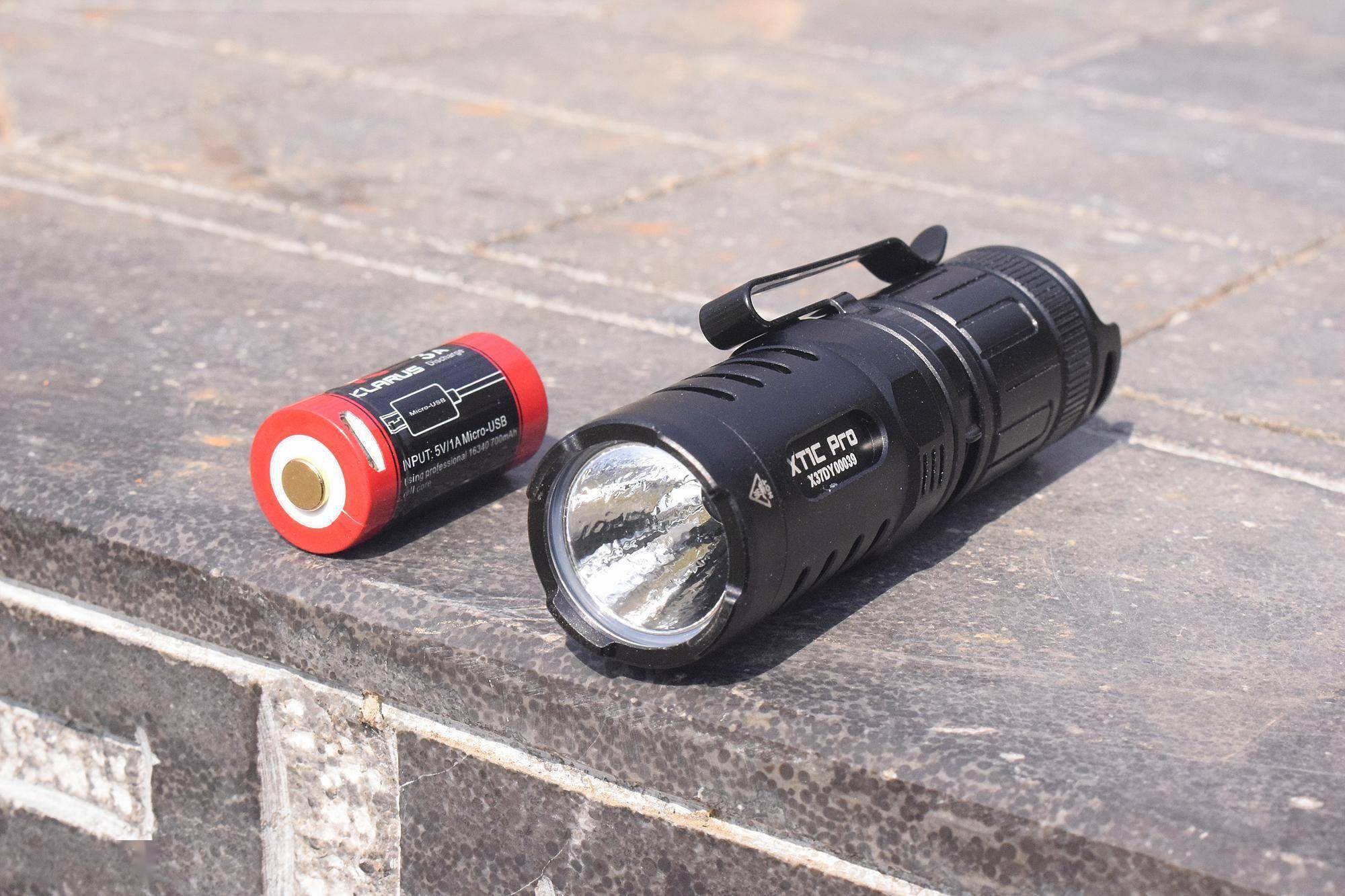 klarus凯瑞兹战术户外手头盔手电xt1c pro体验_pro_电池_档位