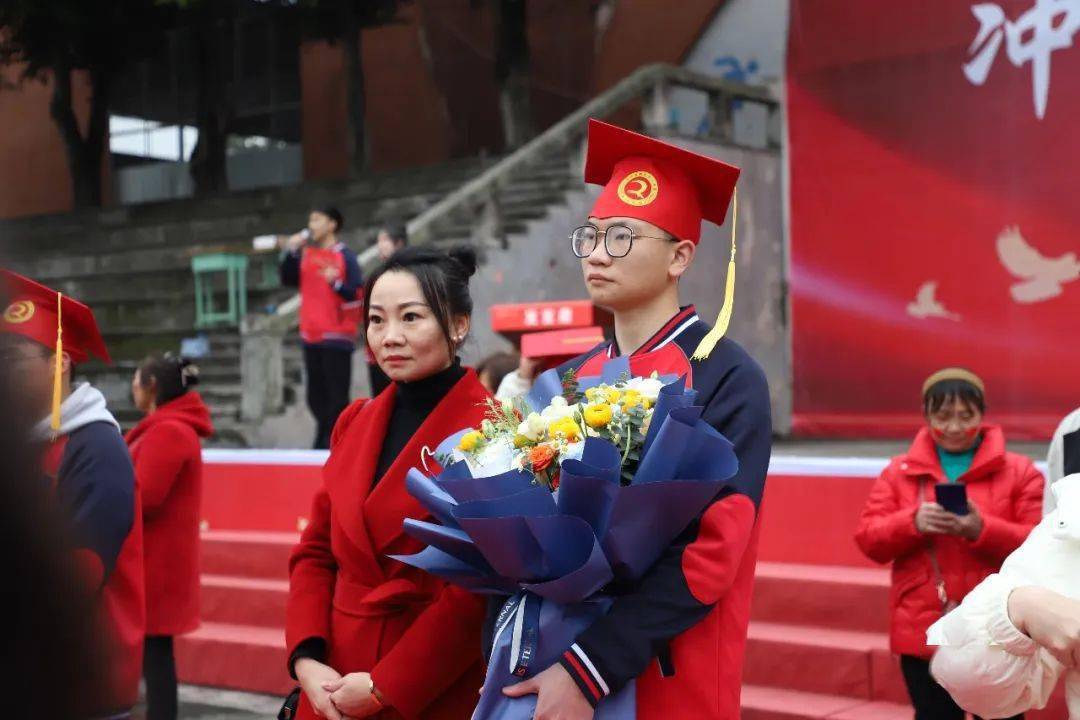 "热辣滚烫",今天你被兴文二中燃到了吗?_高考_高三_成人礼