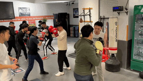 记者体验拳击运动竟碰到了郑州乐莹