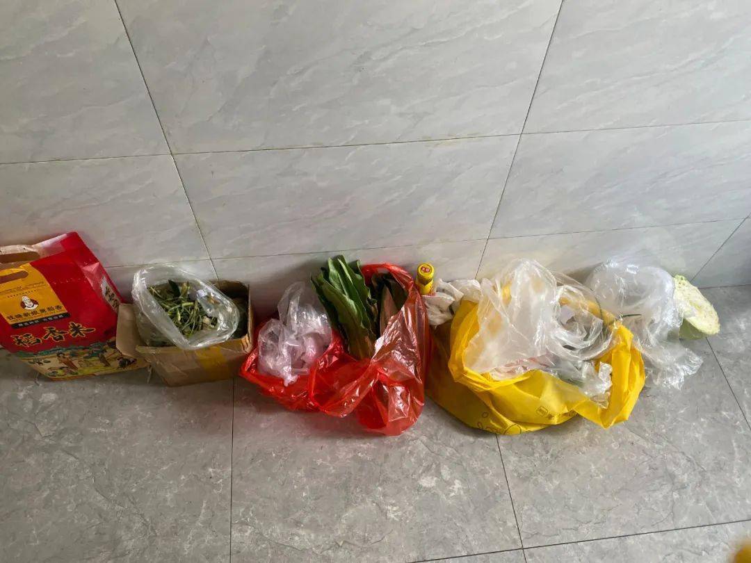 大三甲医院,开了一家 0 元旅馆_汪秀琴_家庭_儿子