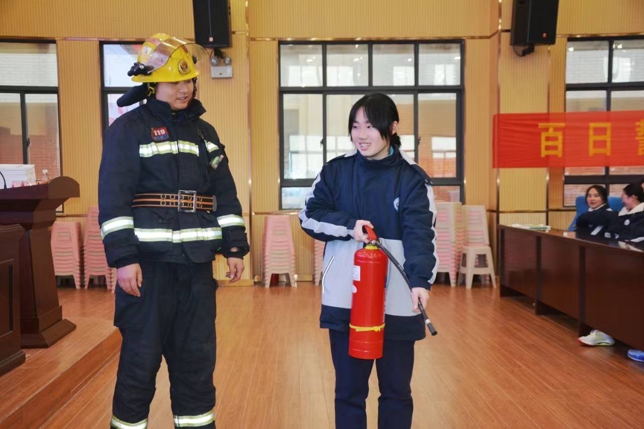 永州市冷水滩区:"安全宝典"进校园 上好"开学第一课"_师生_火灾_知识