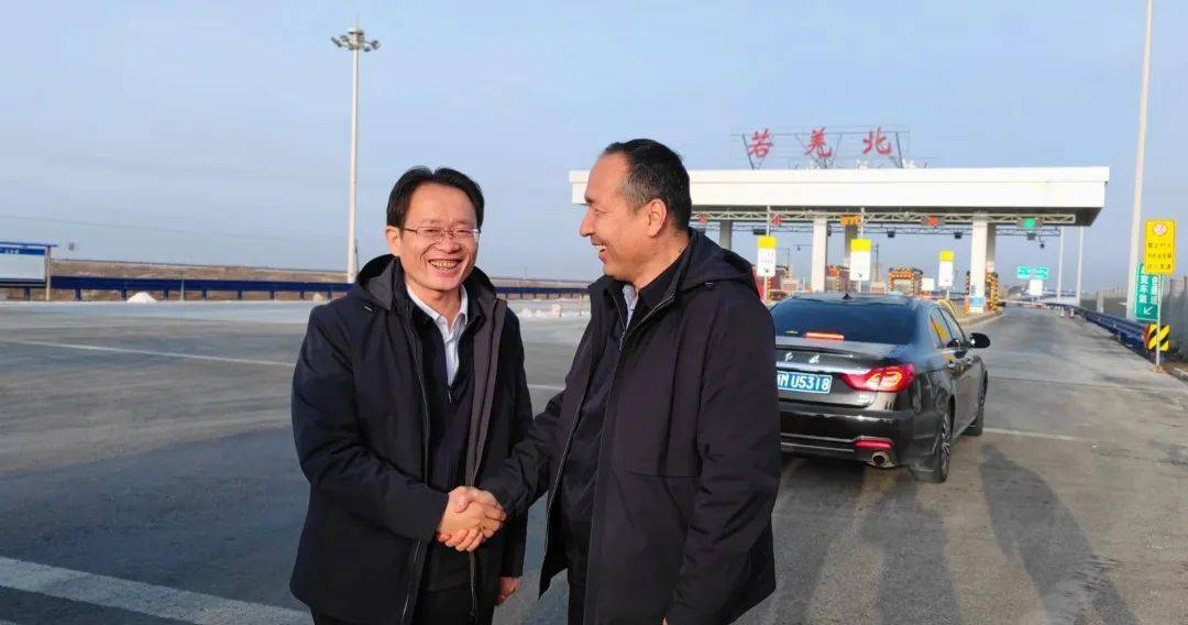 在新疆若羌县,陶涛与若羌县委副书记,县长热依木江·克里木进行了广泛