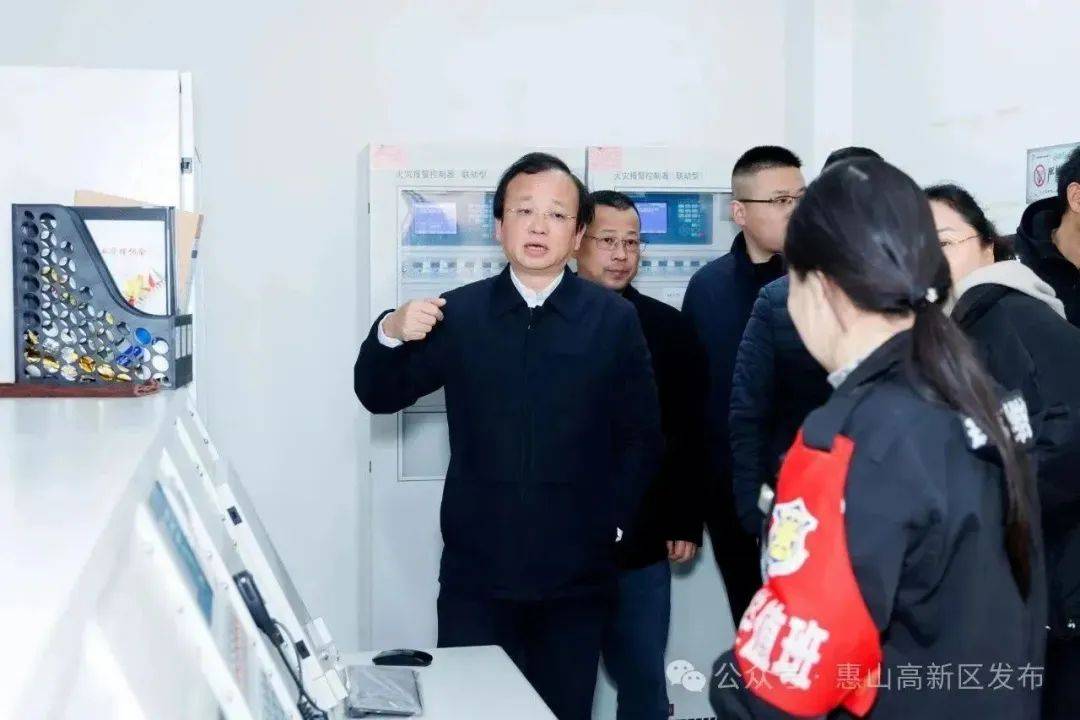 位于雅西社区的悦湖园是一处商品房小区,张仁洪实地察看小区架空层