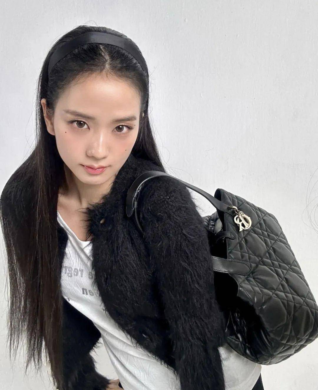 看到全智贤和jennie我学会了有效穿针织开衫