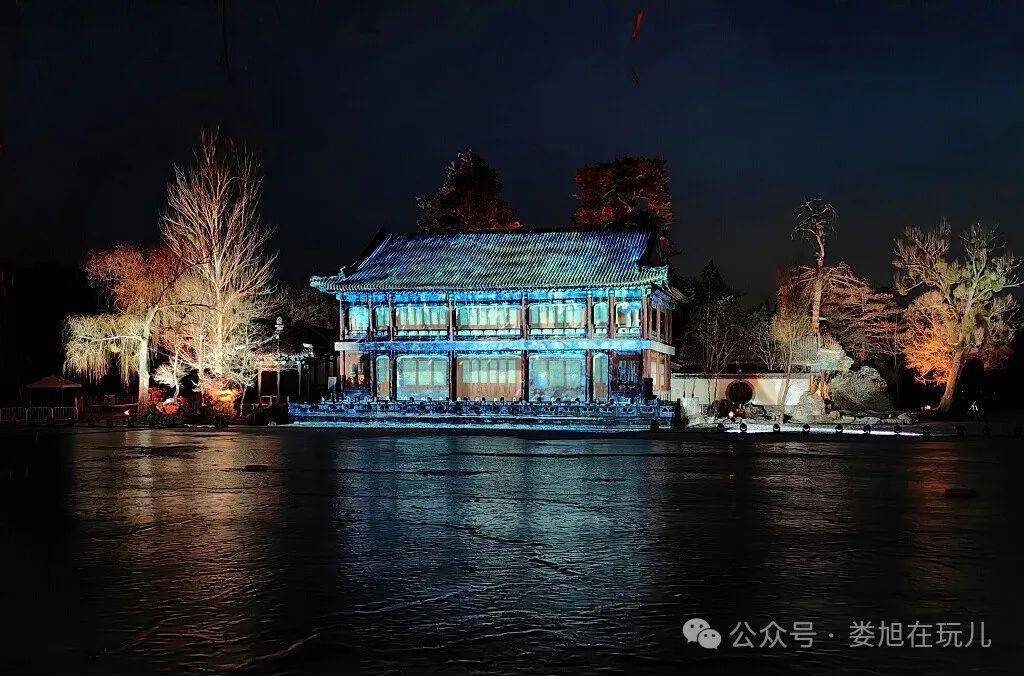 烟雨楼建于乾隆四十五年(1780),坐落于避暑山庄青莲岛上.