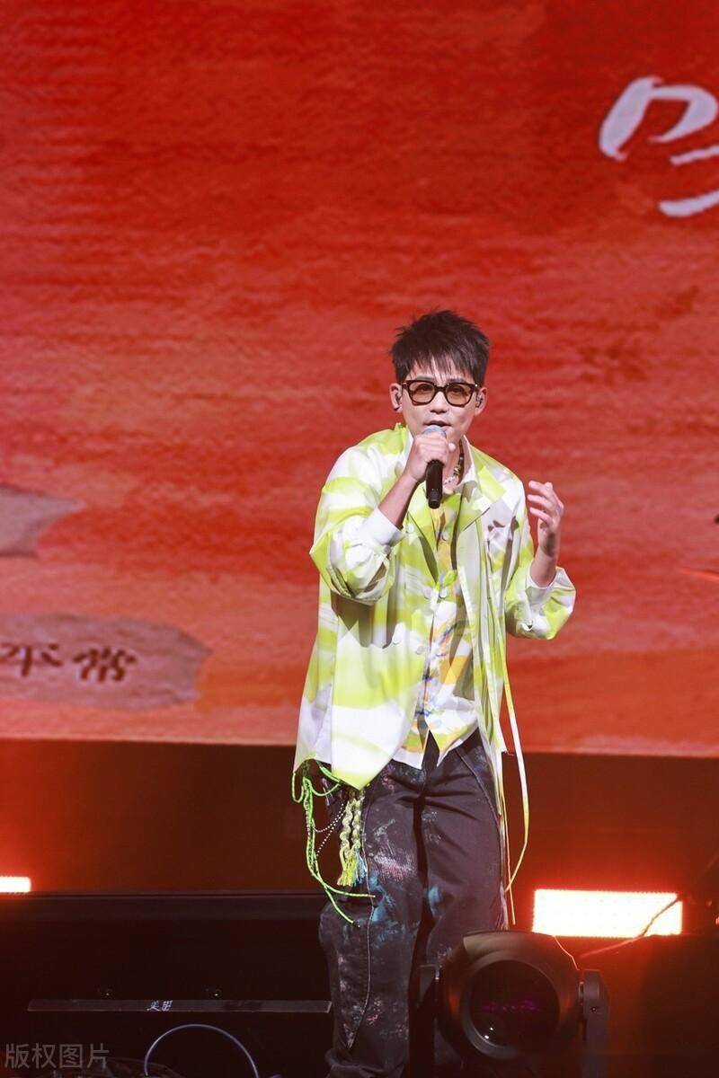 苏醒现身海山日月音乐节现场并表演_中国_歌曲奖_西安市