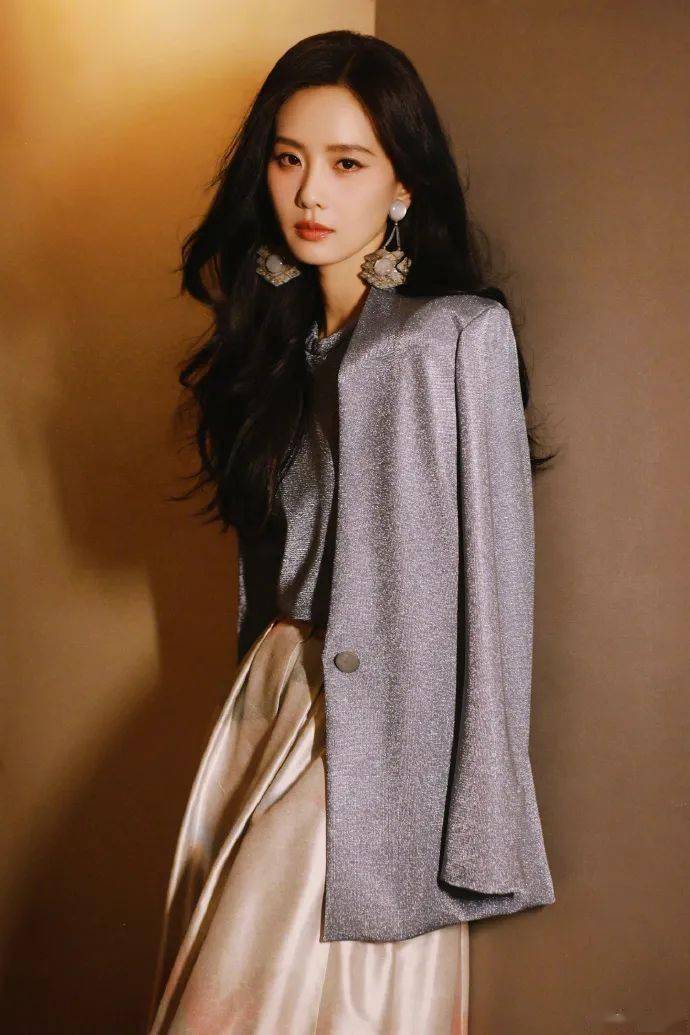 王鸥黑陈哲远?任嘉伦被高层打压?郭敬明痛骂程潇?倪妮撩戏骨?