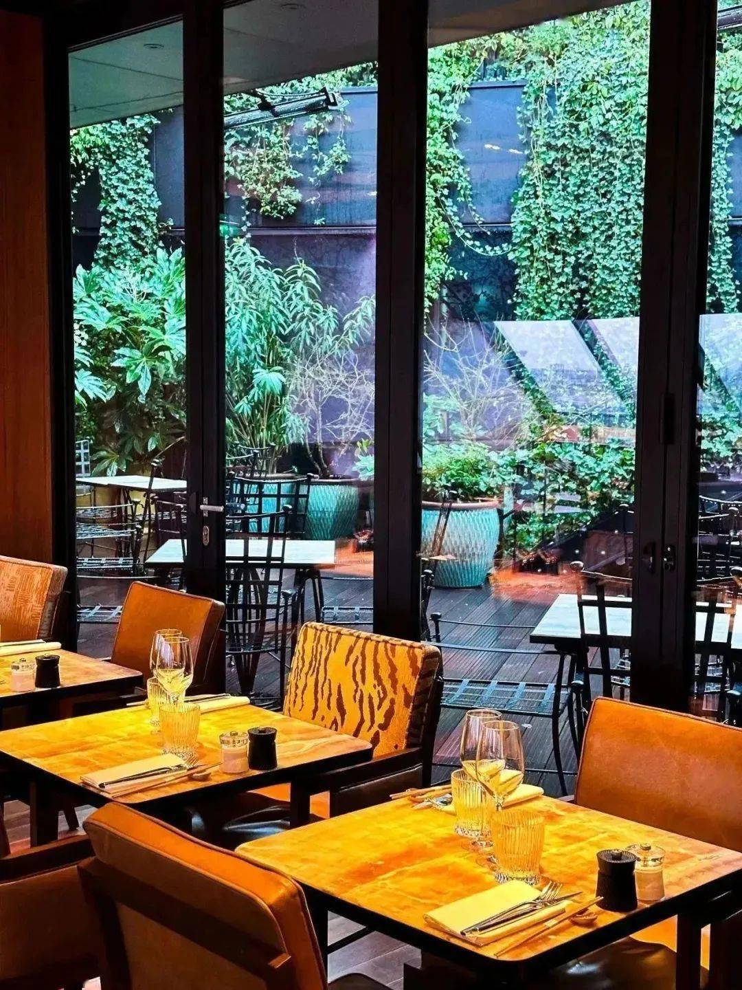 雨中巴黎|一场酣畅淋漓的艺术和美食漫步_bourse_餐厅_时装设计师