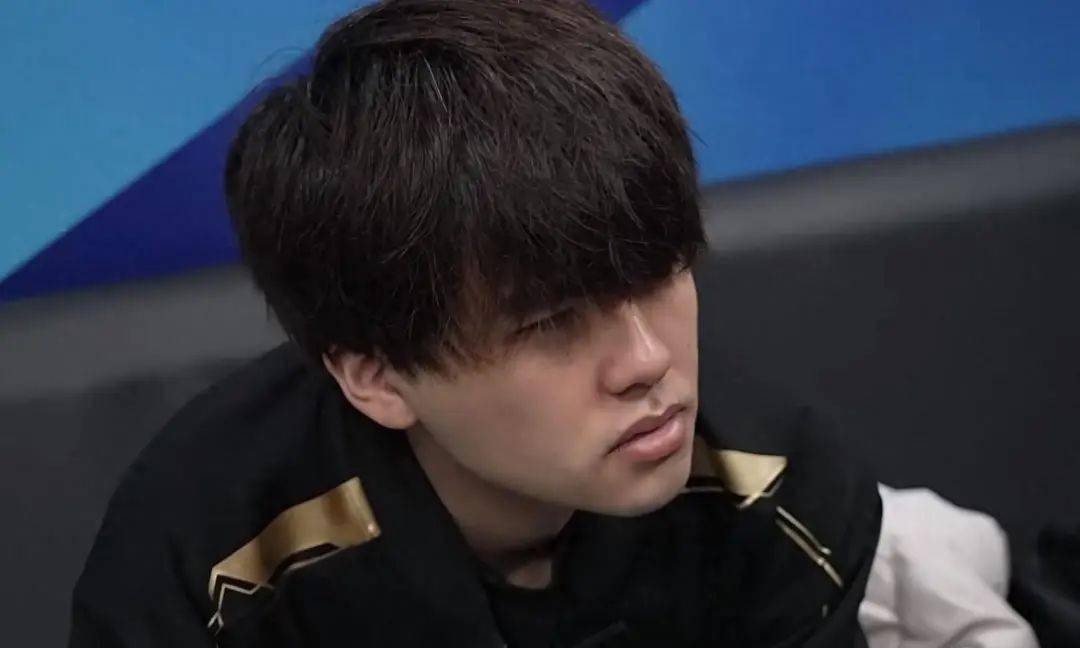 rng团队毒瘤出现,lwx冒充职业选手,直接复刻jkl,0-5连环暴毙_比赛