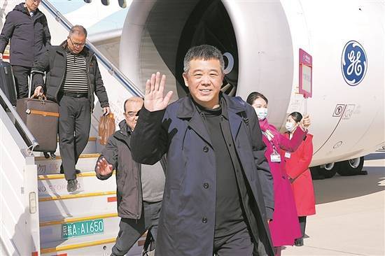 住粤全国政协委员抵京报到_提案_中国科学院_调研