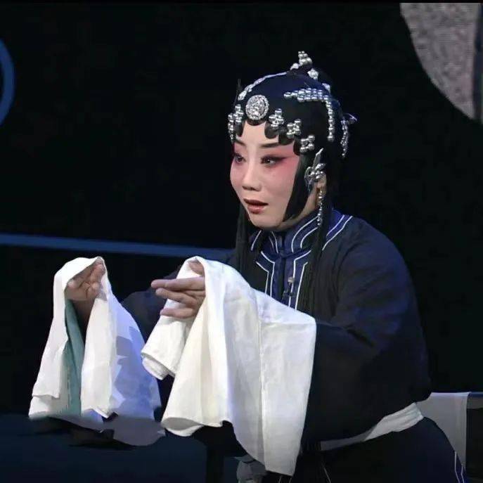 饰演孝母;《铡美案》饰演秦香莲;《杨八姐游春》饰演佘太君;《白玉楼