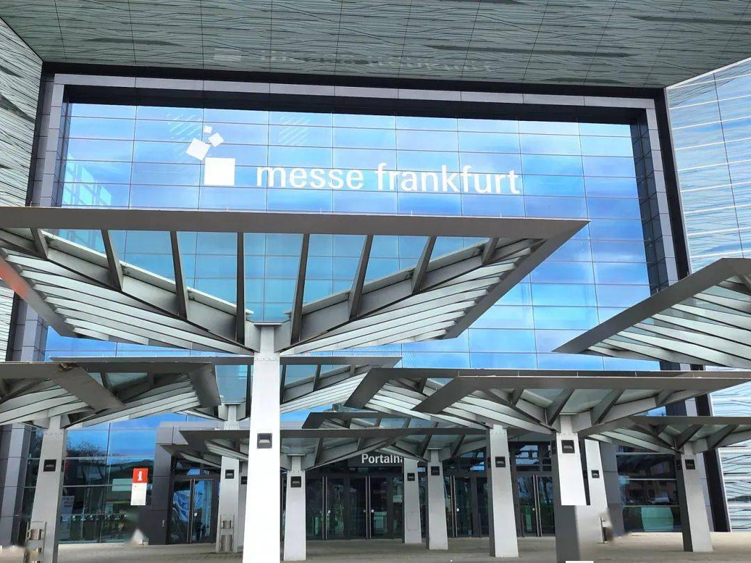 法兰克福展览中心此次展会,勇电展位设计开放包容,通过产品使用场景