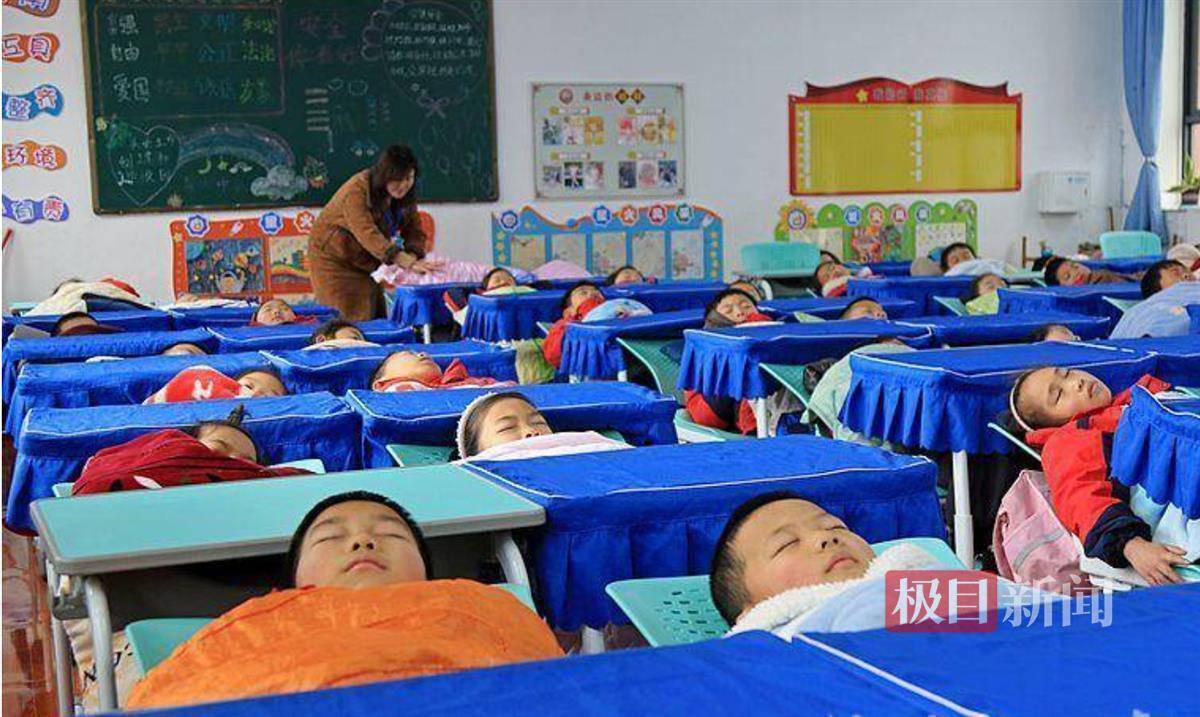 午休"一键躺睡"!恩施市今年将在三所小学新增1.1万余套躺睡课桌_金桂_