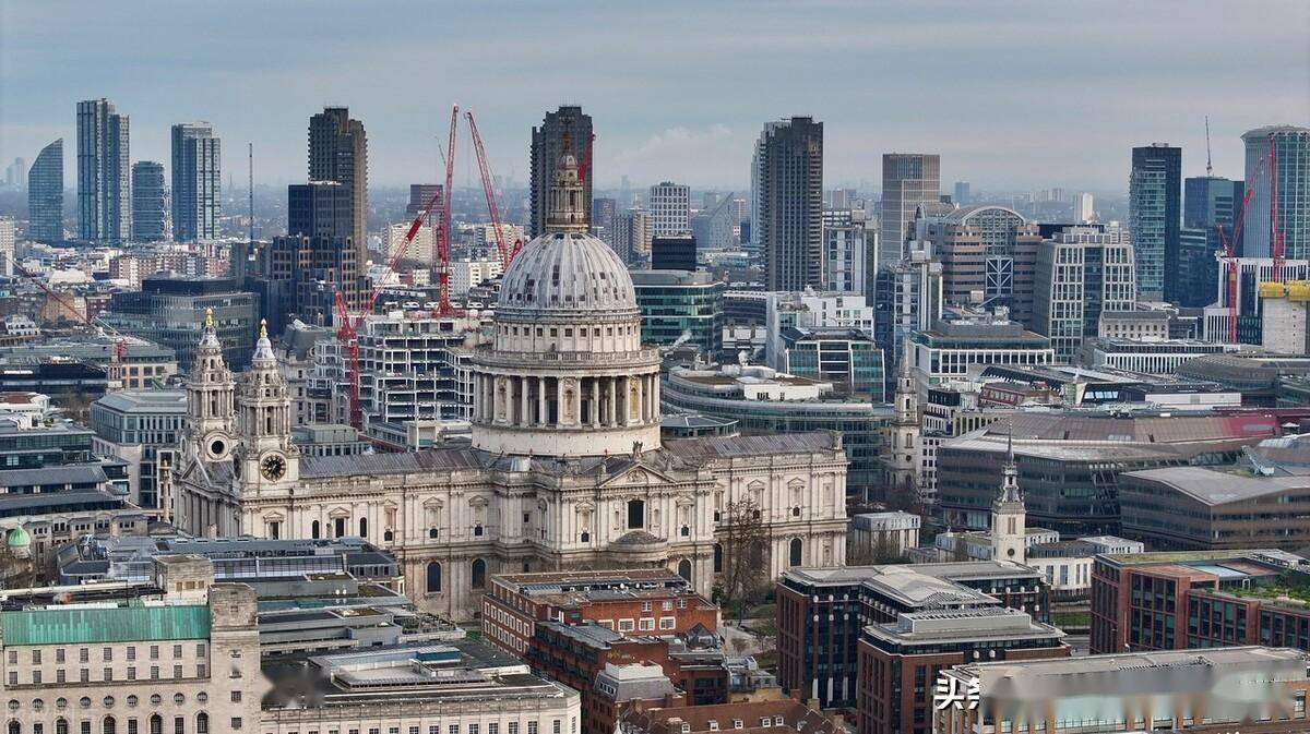 俯瞰英国伦敦,高楼林立尽显城市繁华当_时间_无人机