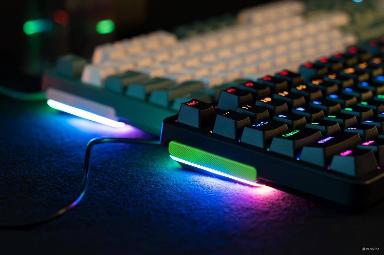 2024版雷柏v500pro在灯光效果上进行了显著升级,特别是更新了键盘侧面